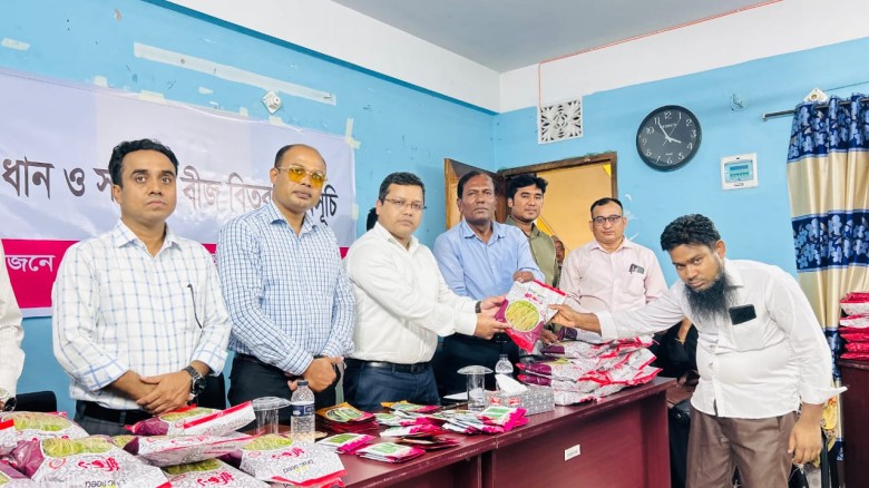 পটুয়াখালীতে ব্র্যাকের উদ্যোগে কৃষকদের মাঝে বিনামূল্যে হাইব্র